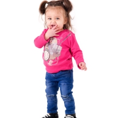 Niestadt-fotografie-Schoonhoven-studio-shoot-van-een-super-schattig-en-ondeugens-meisje