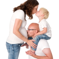 Niestadt-fotografie-Schoonhoven-studio-shoot-zwanger-met-vader-en-dochter
